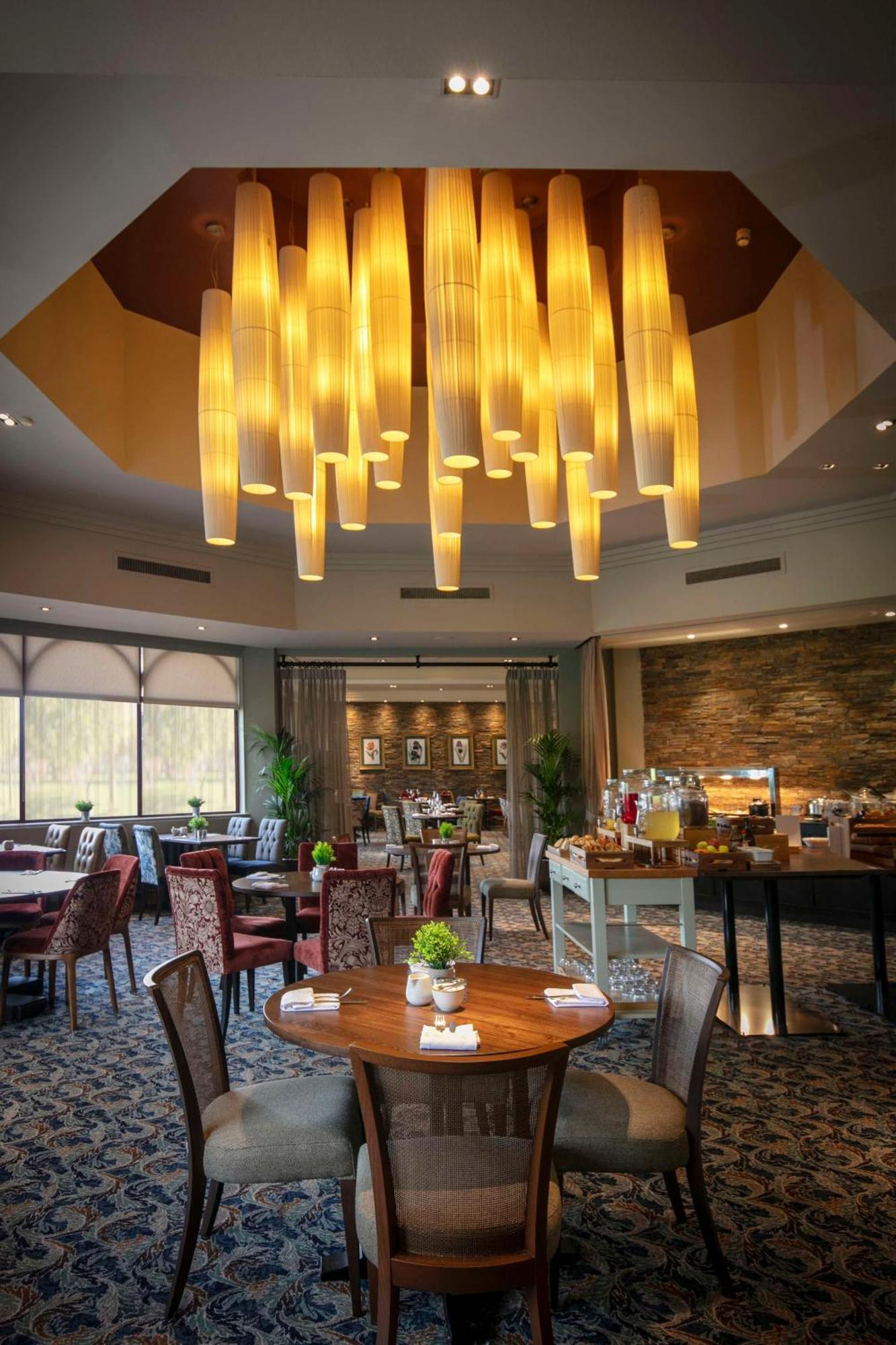 Glasgow Westerwood Hotel, Spa & Golf Resort Камбернолд Экстерьер фото