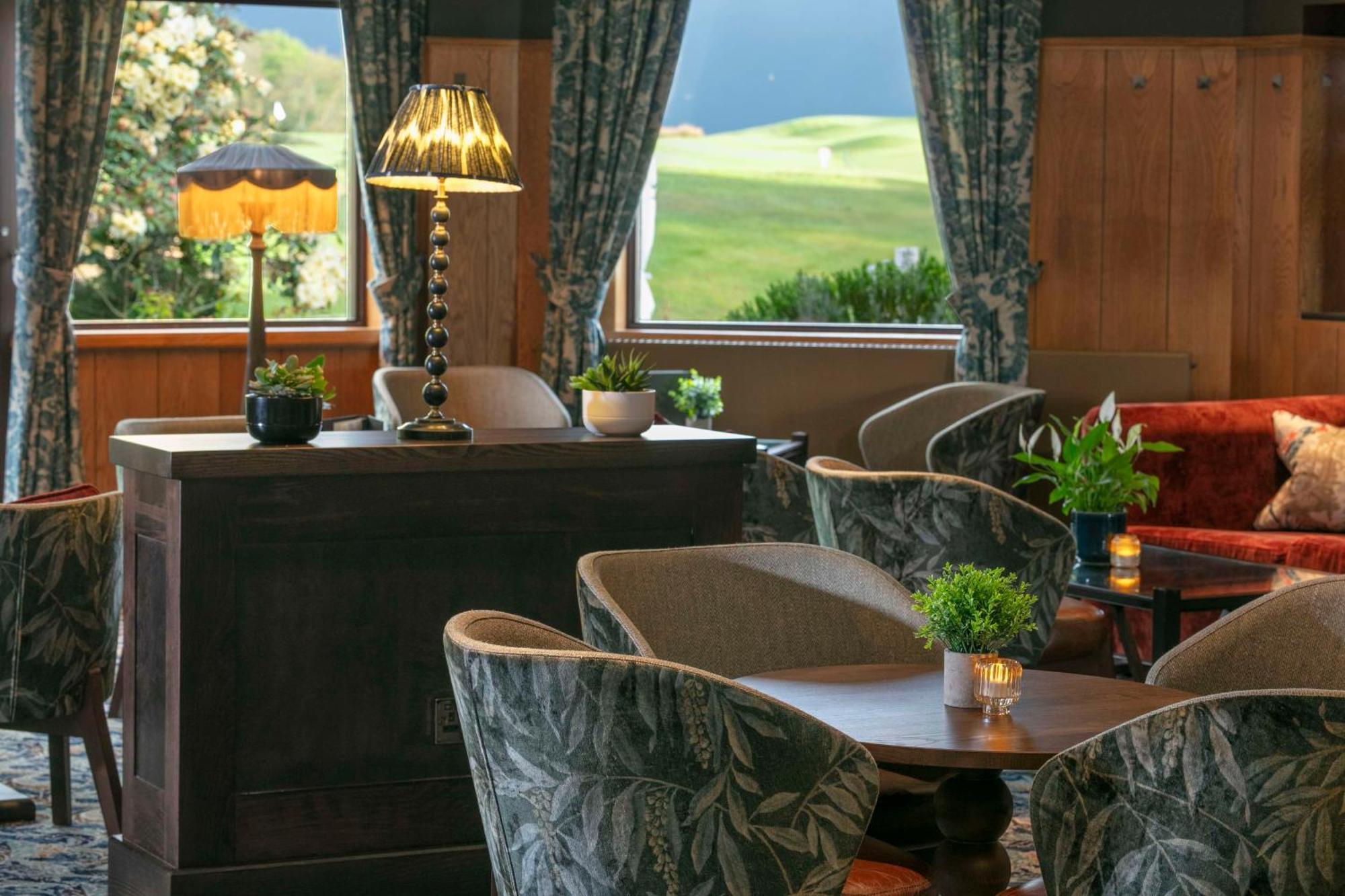 Glasgow Westerwood Hotel, Spa & Golf Resort Камбернолд Экстерьер фото