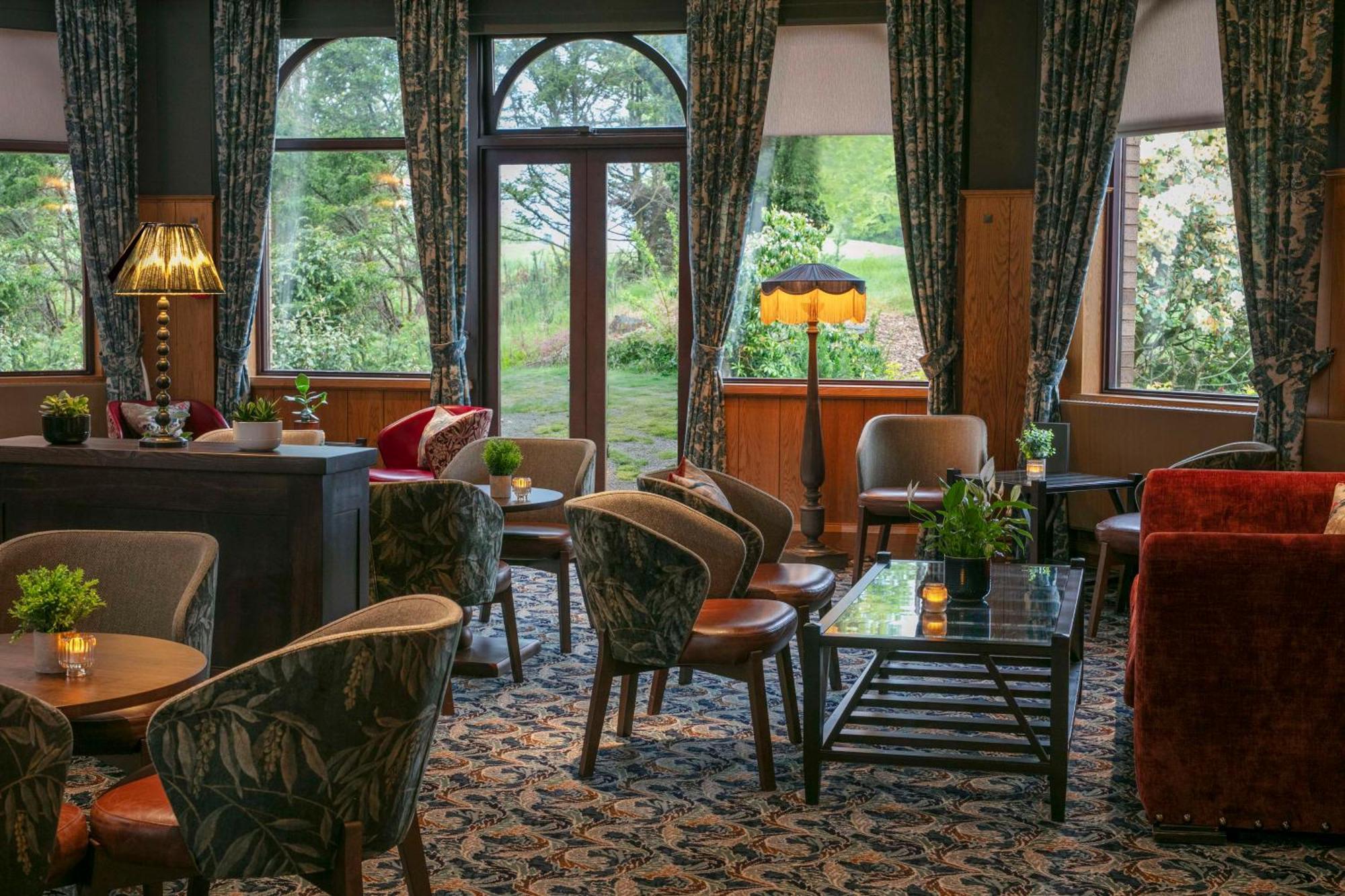 Glasgow Westerwood Hotel, Spa & Golf Resort Камбернолд Экстерьер фото